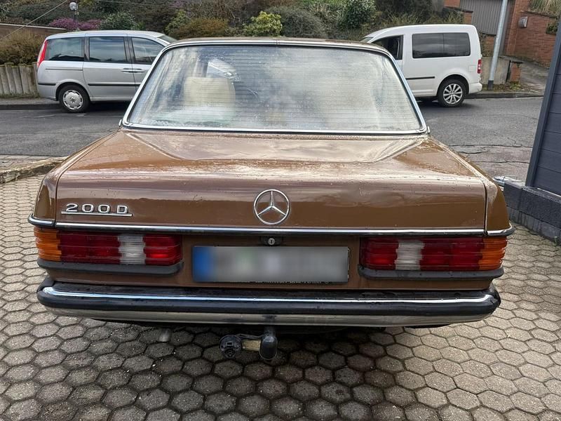 Gebraucht Mercedes 200 60 PS (44 kW) 1980 Braun Limousine