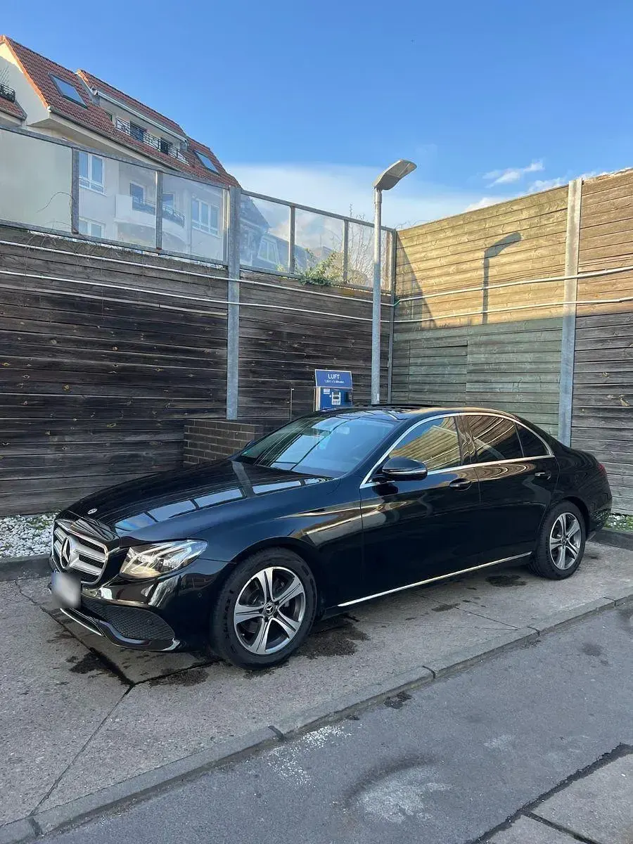 Second-hand Mercedes E220 197 CP (144 kW) 2018 Negru Berlinǎ