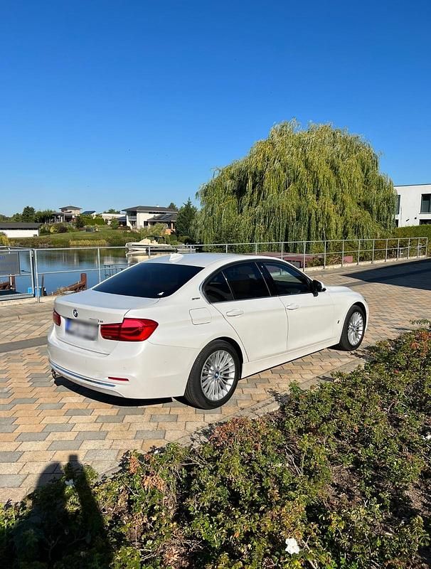 Gebraucht BMW 330e iPerformance 252 PS (185 kW) 2018 Weiß Limousine