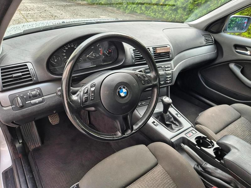 Gebraucht BMW 318 145 PS (106 kW) 2002 Silber Limousine