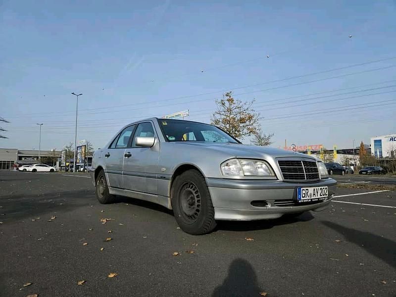 Silber Gebraucht 1998 Mercedes C240 Limousine | 1.500 € (Fairer Preis) - Bild 1/4