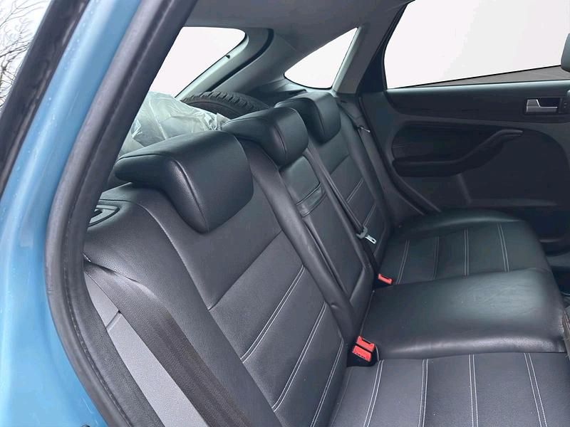 Gebraucht Ford Focus 145 PS (106 kW) 2009 Blau Limousine