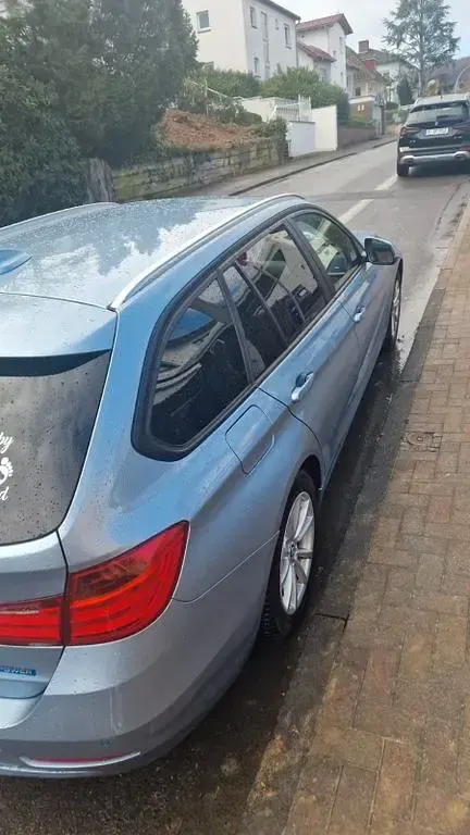 Gebraucht BMW 320 Sport Line 184 PS (135 kW) 2014 Blau Limousine