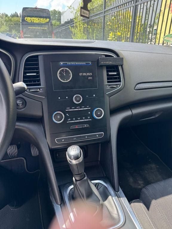 Weiß Gebraucht 2019 Renault Mégane IV LIMITED Limousine | 10.000 € (Superpreis) - Bild 1/4
