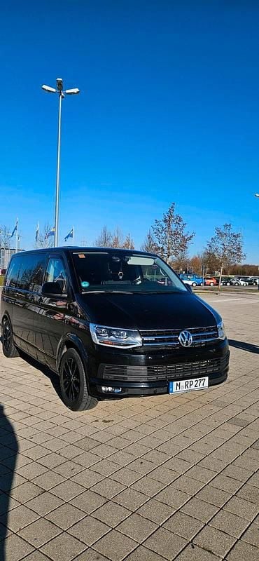 Schwarz Gebraucht 2016 VW Multivan Van | 24.999 € (Guter Preis) - Bild 1/4