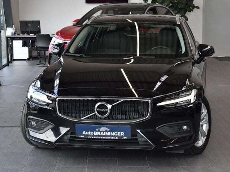 Schwarz Gebraucht 2020 Volvo V60 Momentum Kombi | 20.980 € (Superpreis) - Bild 1/4