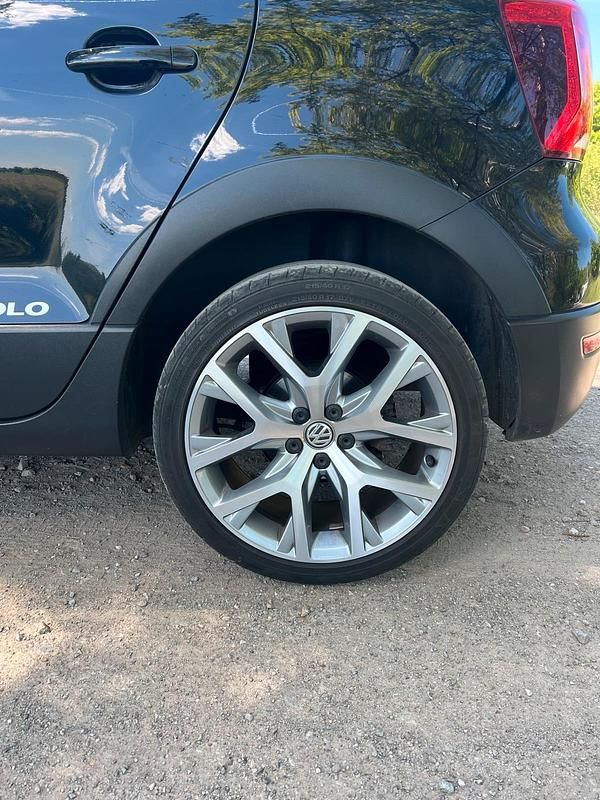 Gebraucht VW Polo Cross 90 PS (66 kW) 2016 Schwarz Kleinwagen