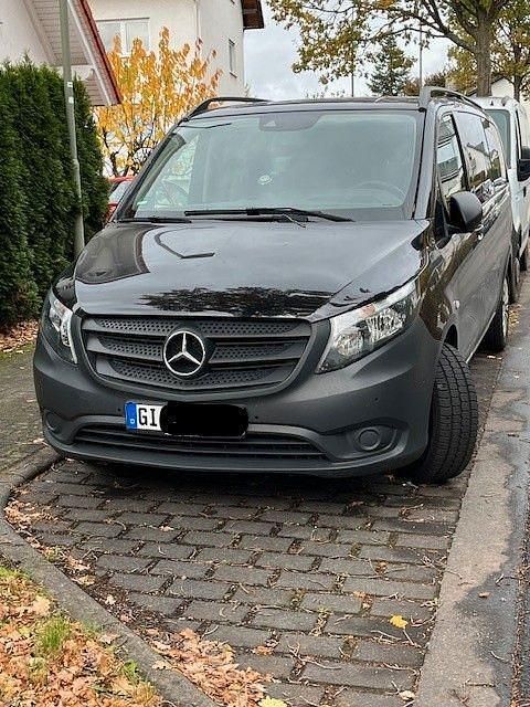 Schwarz Gebraucht 2023 Mercedes Vito Van / Kleinbus | 42.900 € - Bild 1/4