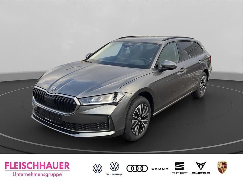 Neu Skoda Superb Selection 265 PS (194 kW) 2026 Grau Kombi