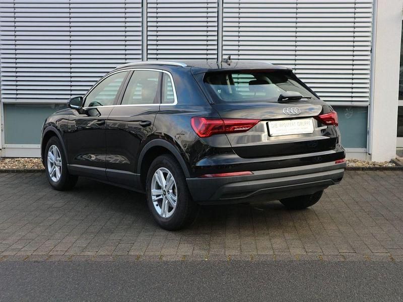 Gebraucht Audi Q3 Sport 150 PS (110 kW) 2022 Mythosschwarz metallic SUV