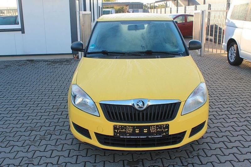 Gelb Gebraucht 2013 Skoda Fabia Limousine | 3.950 € (Fairer Preis) - Bild 1/4