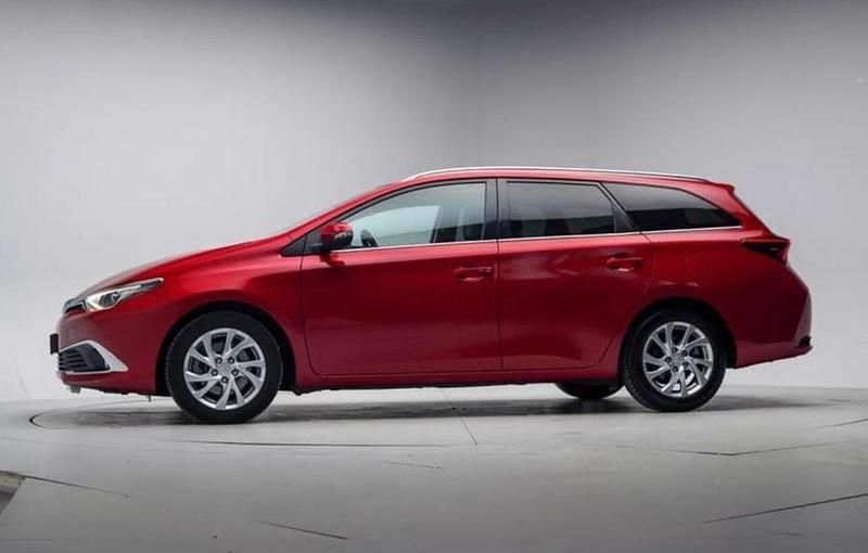 Gebraucht Toyota Auris Hybrid 130 PS (95 kW) 2015 Rot Kombi