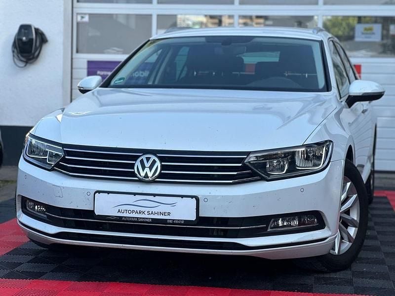 Pure white Gebraucht 2015 VW Passat Comfortline Kombi | 8.649 € (Superpreis) - Bild 1/4