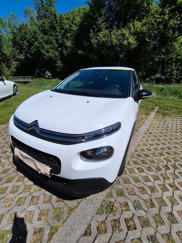 Weiß Gebraucht 2018 Citroën C3 Feel Kleinwagen | 7.500 € (Guter Preis) - Bild 1/4