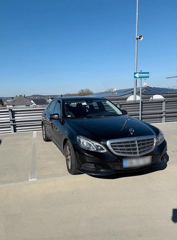 Gebraucht Mercedes E220 170 PS (125 kW) 2014 Schwarz Limousine
