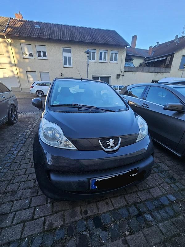 Schwarz Gebraucht 2008 Peugeot 107 Kleinwagen | 2.100 € (Fairer Preis) - Bild 1/4