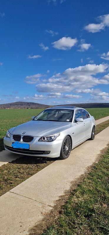 Gebraucht BMW 523 190 PS (139 kW) 2009 Silber Limousine