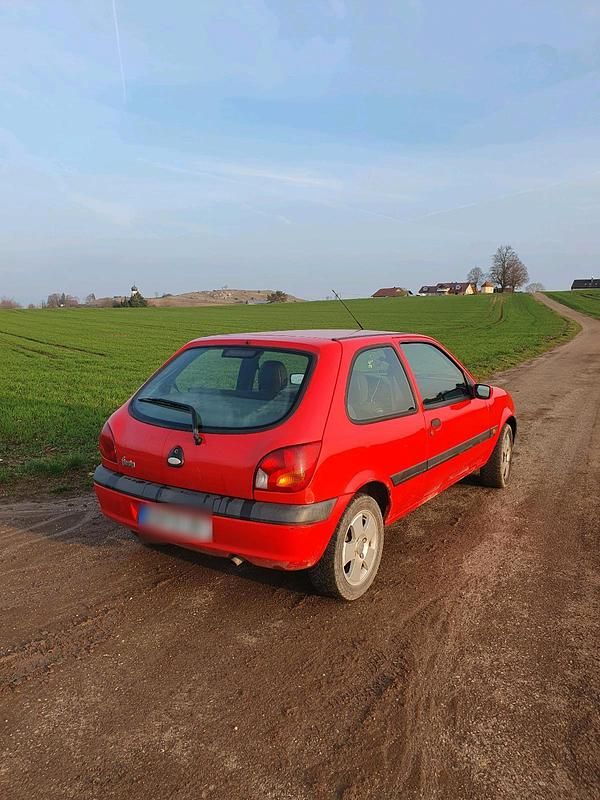 Gebraucht Ford Fiesta 60 PS (44 kW) 2001 Rot Kleinwagen