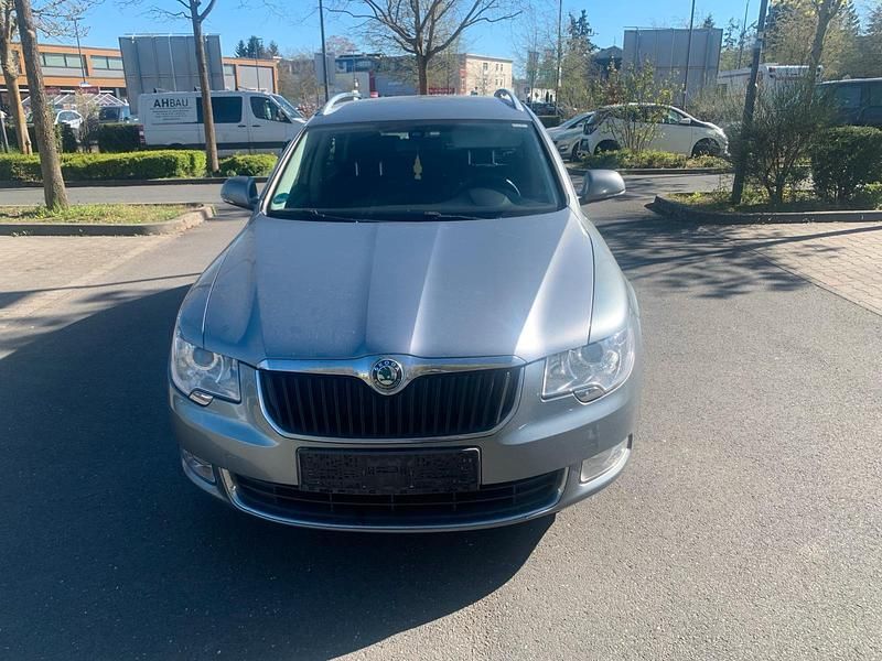 Gebraucht Skoda Superb 140 PS (102 kW) 2010 Grau Kombi