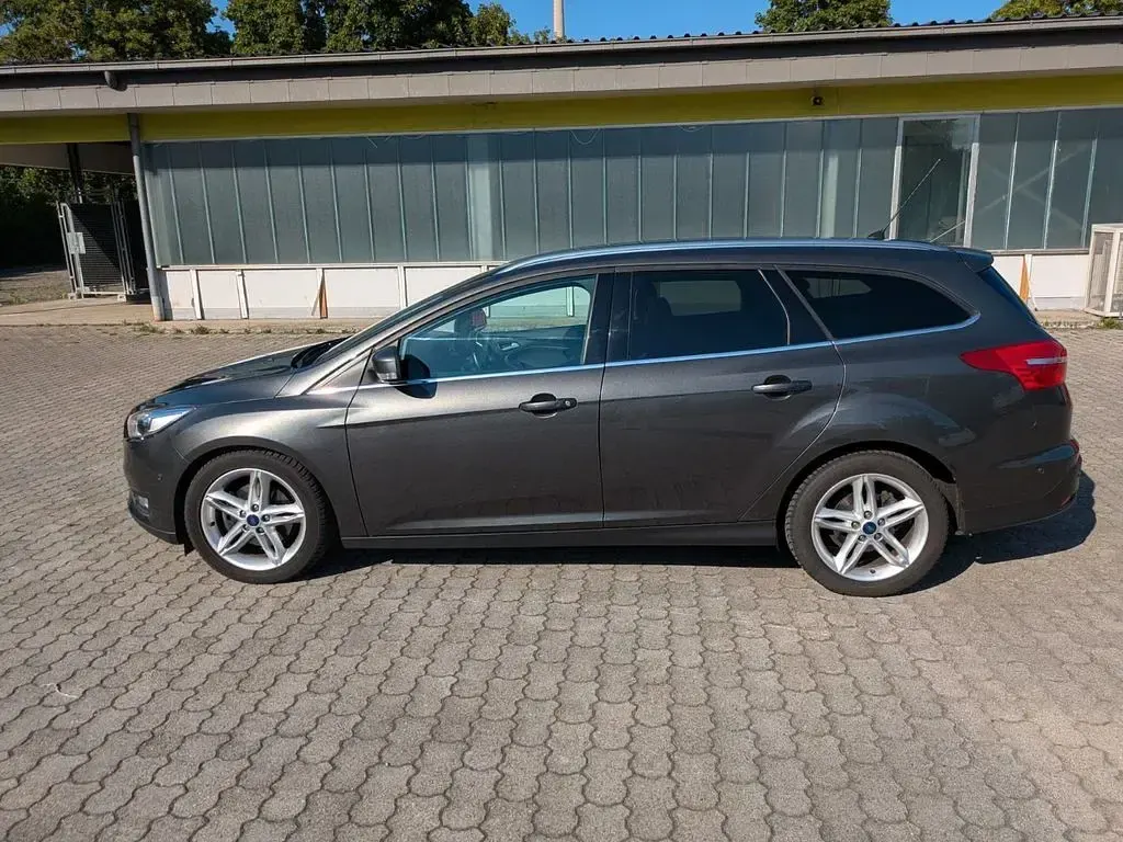 Gebraucht Ford Focus Titanium 182 PS (133 kW) 2017 Grau Limousine