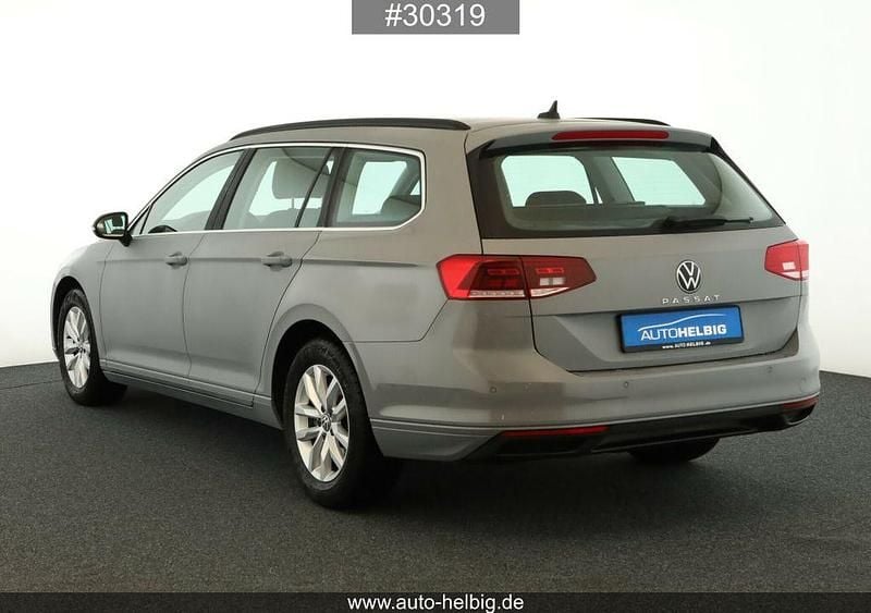 Gebraucht VW Passat Business 150 PS (110 kW) 2023 Mondsteingrau Kombi