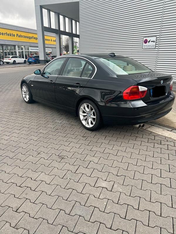 Gebraucht BMW 325 191 PS (140 kW) 2008 Schwarz Limousine