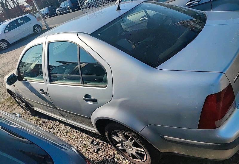 Second-hand VW Bora 75 CP (55 kW) 2003 Gri Berlinǎ