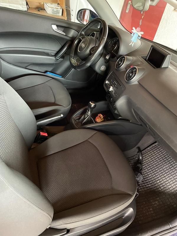 Gebraucht Audi A1 89 PS (65 kW) 2011 Blau Kleinwagen