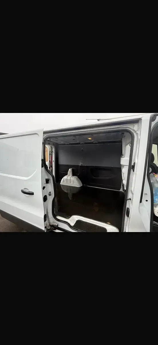 Gebraucht Renault Traffic 105 PS (77 kW) 2018 Weiß Van / Kleinbus