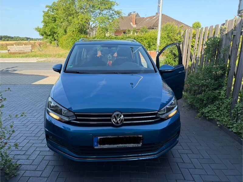 Blau Gebraucht 2018 VW Touran Sound Van / Kleinbus | 22.000 € (Guter Preis) - Bild 1/4