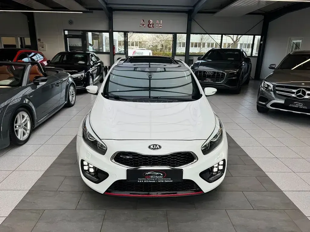 Używany Kia Ceed 204 KM (150 kW) 2014 Biały Hatchback