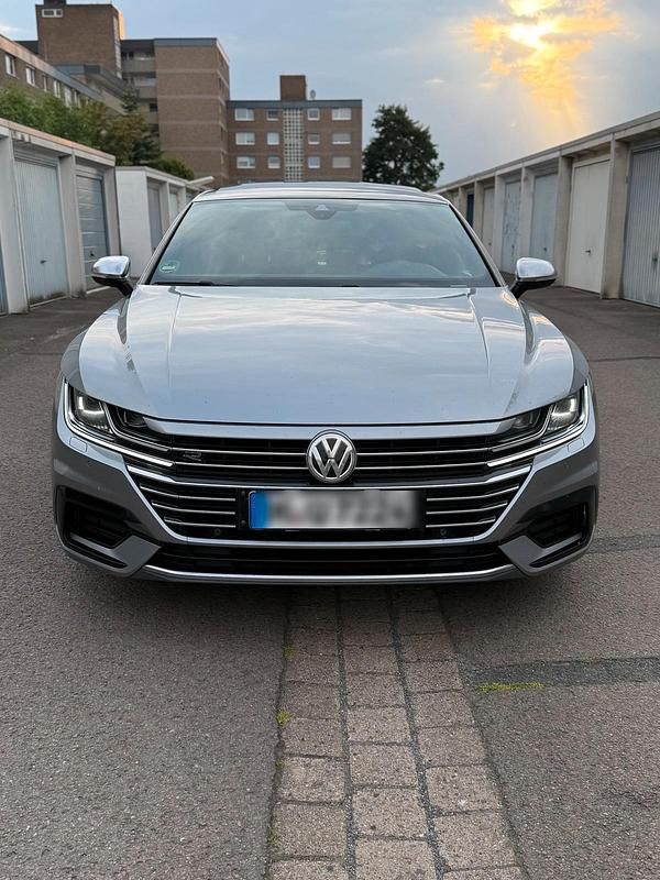 Grau Gebraucht 2017 VW Arteon R-line Limousine | 20.400 € (Etwas zu teuer) - Bild 1/4