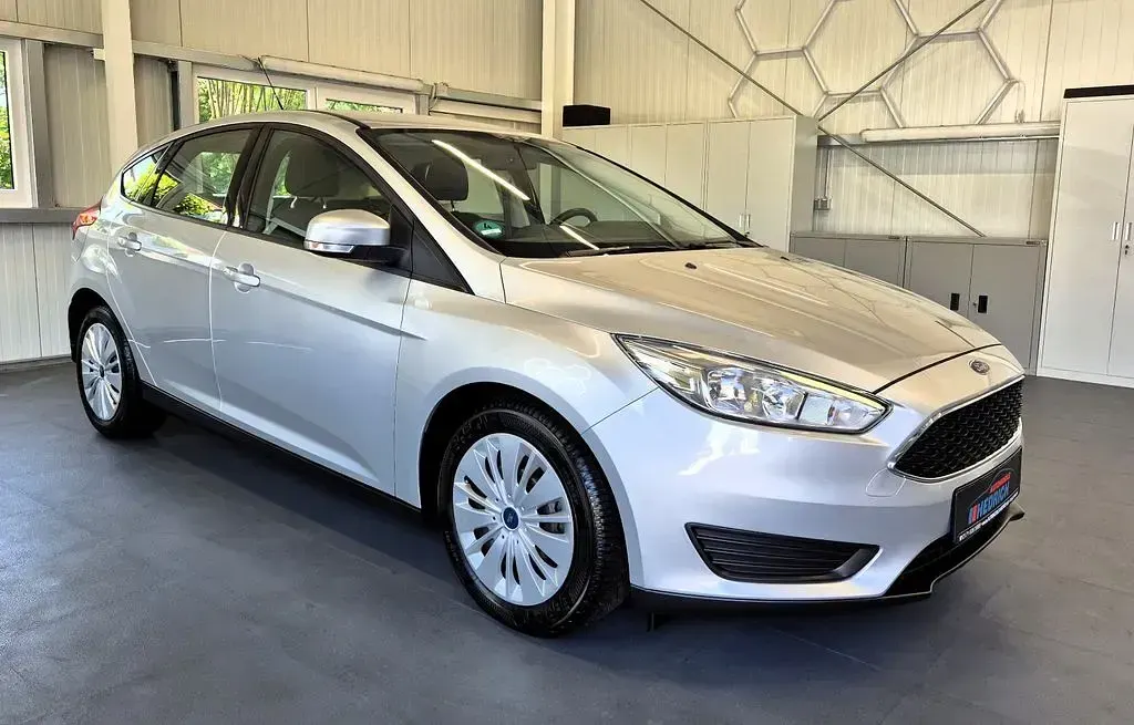 Gebraucht Ford Focus Trend 125 PS (91 kW) 2016 Silber Limousine