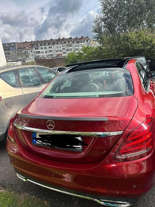 Gebraucht Mercedes 200 163 PS (119 kW) 2017 Rot Limousine