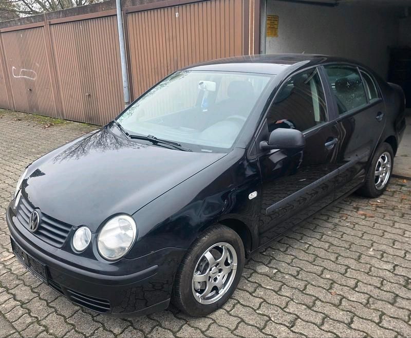Schwarz Gebraucht 2004 VW Polo Limousine | 2.100 € - Bild 1/4