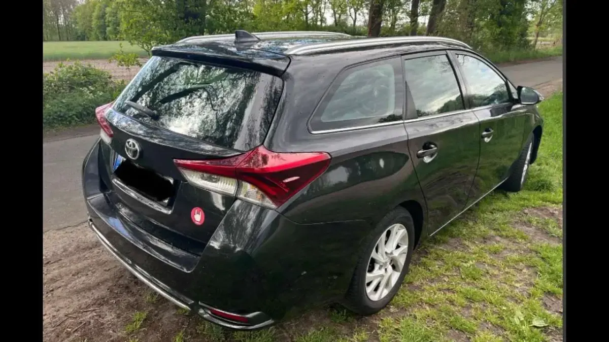 Gebraucht Toyota Auris Comfort 116 PS (85 kW) 2018 Schwarz Kombi