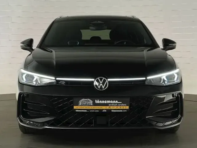 Gebraucht VW Passat R-line 150 PS (110 kW) 2025 Schwarz Kombi
