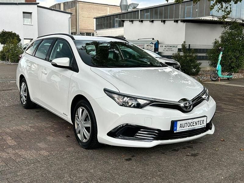 Weiß Gebraucht 2016 Toyota Auris Touring Sports Cool Kombi | 6.490 € (Fairer Preis) - Bild 1/4