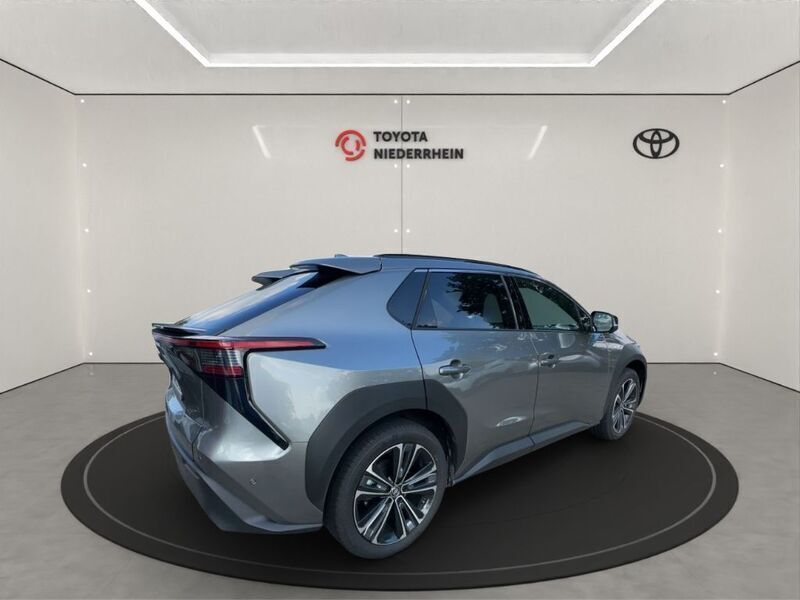 Gebraucht Toyota bZ4X Basis 150 kW (204 PS) 2023 Palladiumsilber metallic SUV