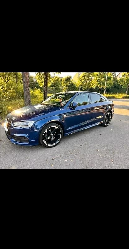 Blau Gebraucht 2016 Audi A3 S-Line Limousine | 9.990 € (Superpreis) - Bild 1/4