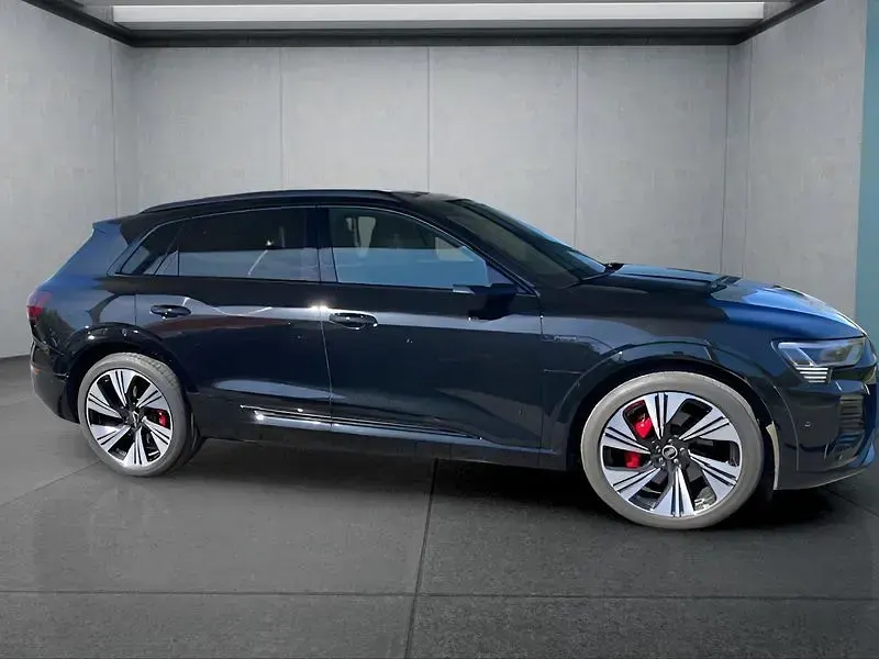 Gebraucht Audi Q8 e-tron S-Line 250 kW (340 PS) 2025 Schwarz SUV