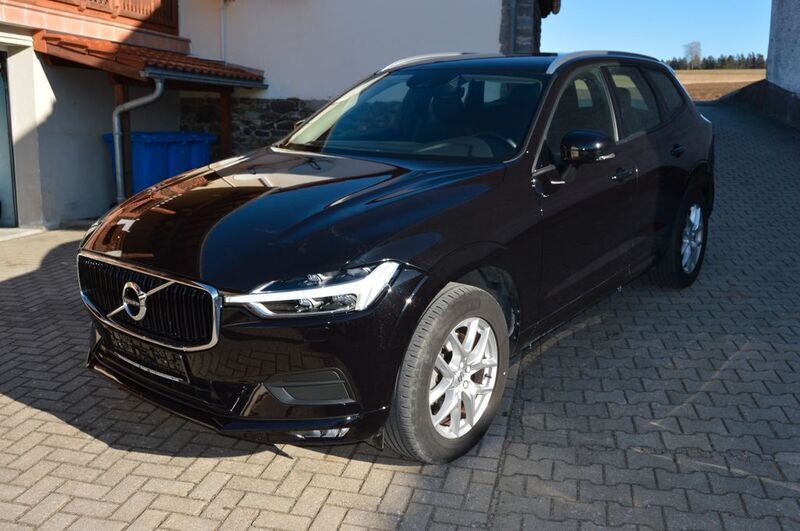Gebraucht Volvo XC60 Momentum 197 PS (144 kW) 2020 Schwarz SUV