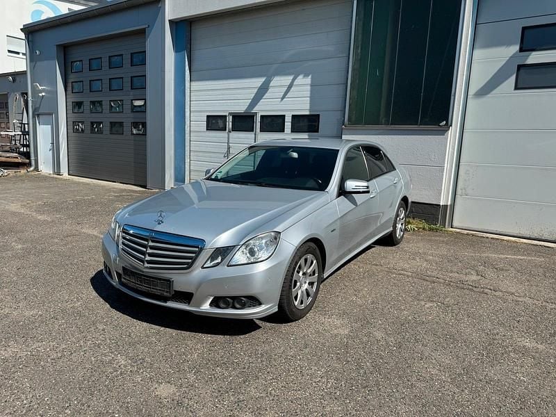 Gebraucht Mercedes E220 170 PS (125 kW) 2009 Silber Limousine