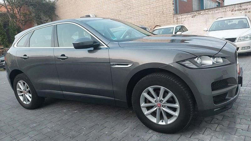 Gebraucht Jaguar F-Pace Pure 179 PS (131 kW) 2016 Grau SUV