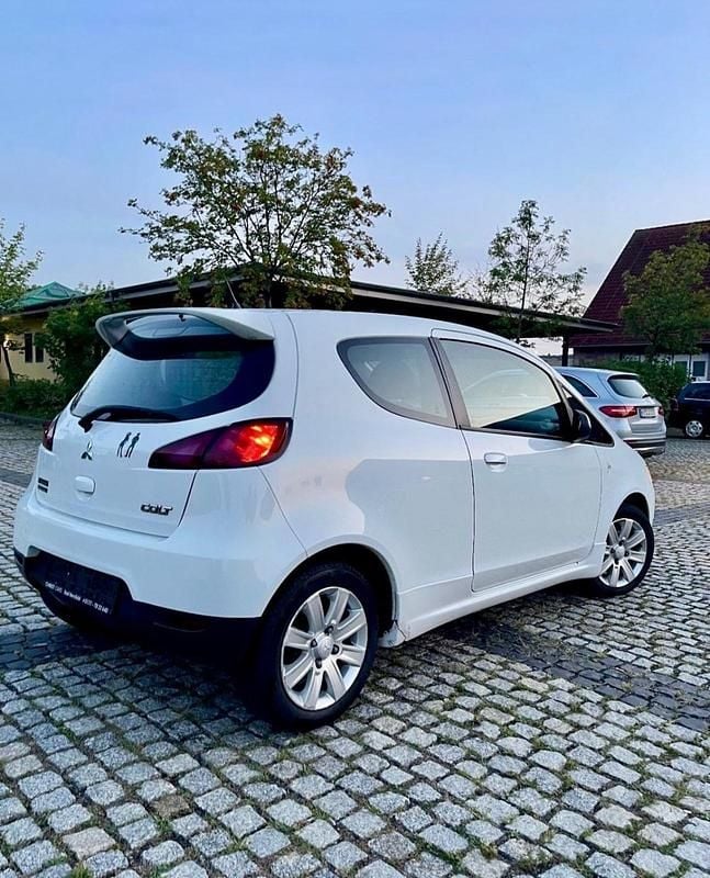 Gebraucht Mitsubishi Colt 75 PS (55 kW) 2013 Weiß Kleinwagen