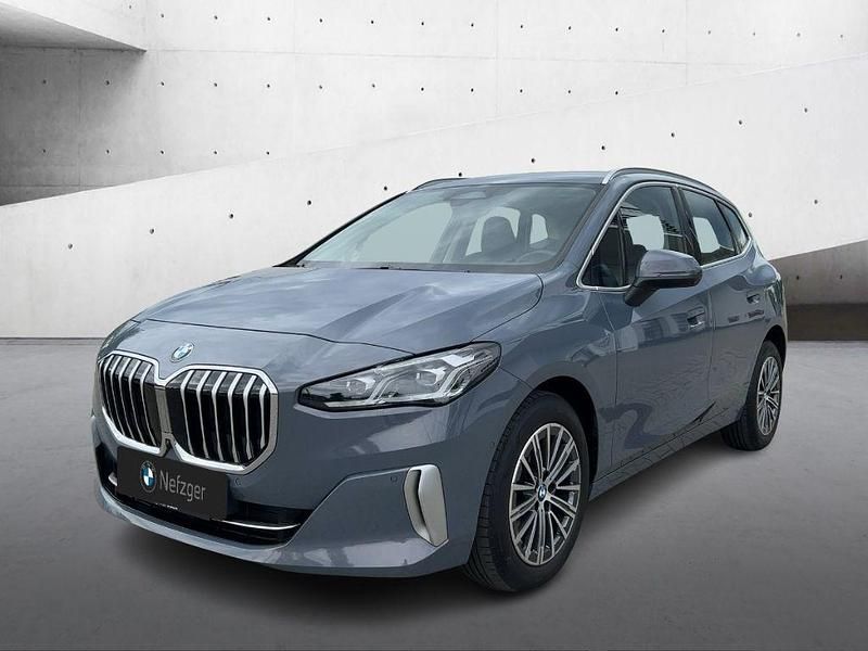 Grau Gebraucht 2022 BMW 218 Active Tourer Luxury Line Van / Kleinbus | 25.900 € (Fairer Preis) - Bild 1/4