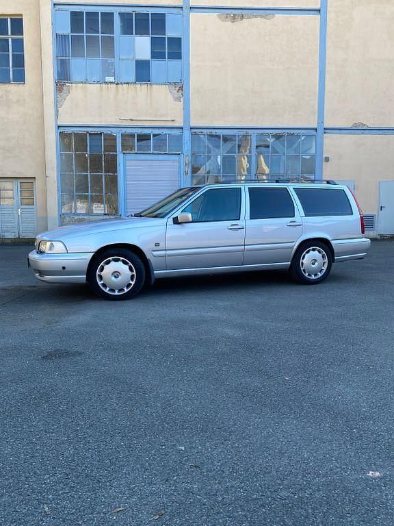 Gebraucht Volvo V70 140 PS (102 kW) 1999 Silber Kombi