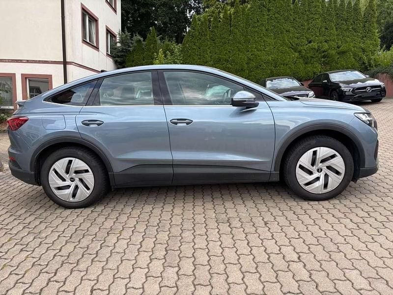 Gebraucht Audi Q4 e-tron Basis 125 kW (170 PS) 2022 Geysirblau metallic SUV