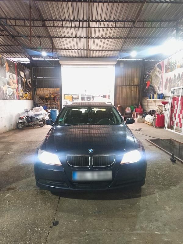 Gebraucht BMW 318 2006 Blau Limousine