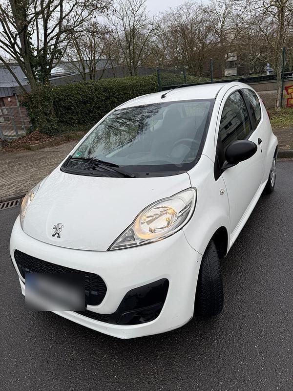 Gebraucht Peugeot 107 68 PS (50 kW) 2013 Weiß Kleinwagen